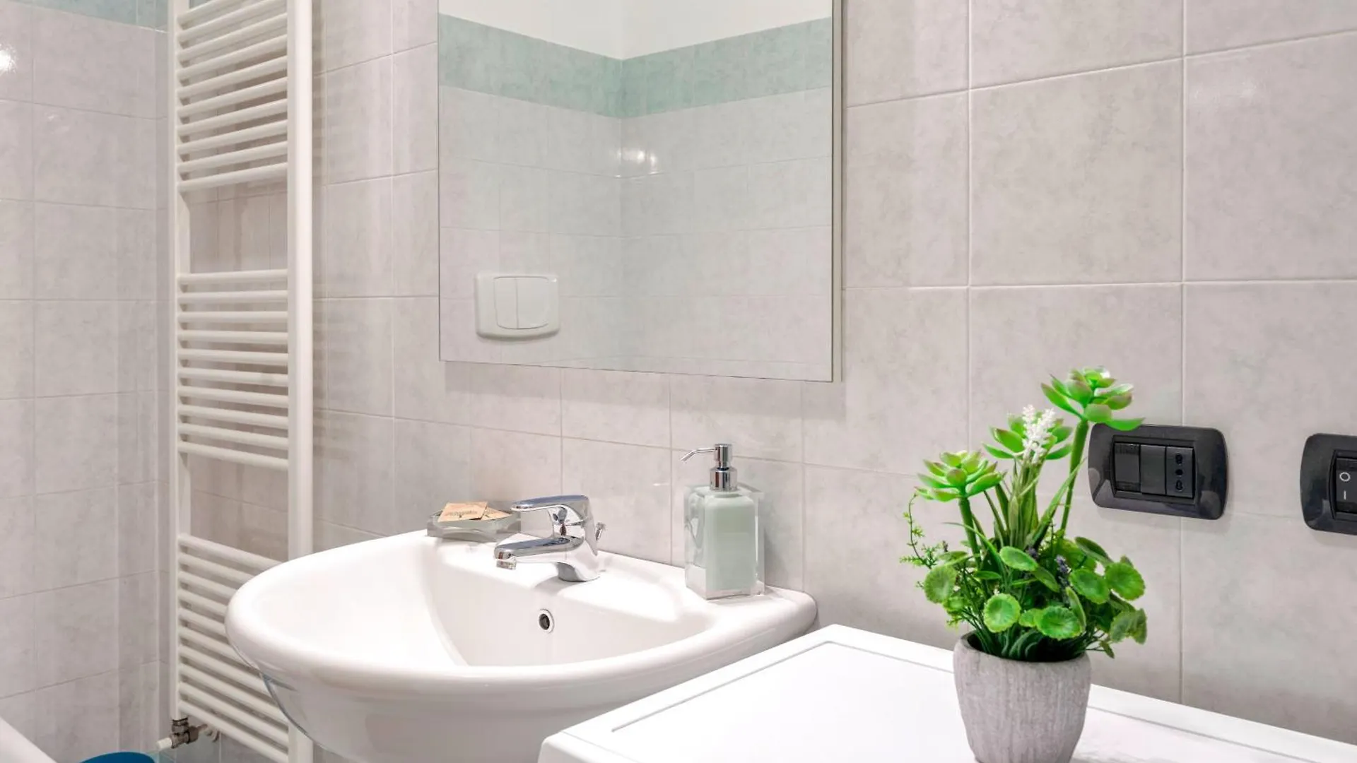 Apartamento 2 Minuti Dalla Stazione - Comfort & Design Bréscia Itália